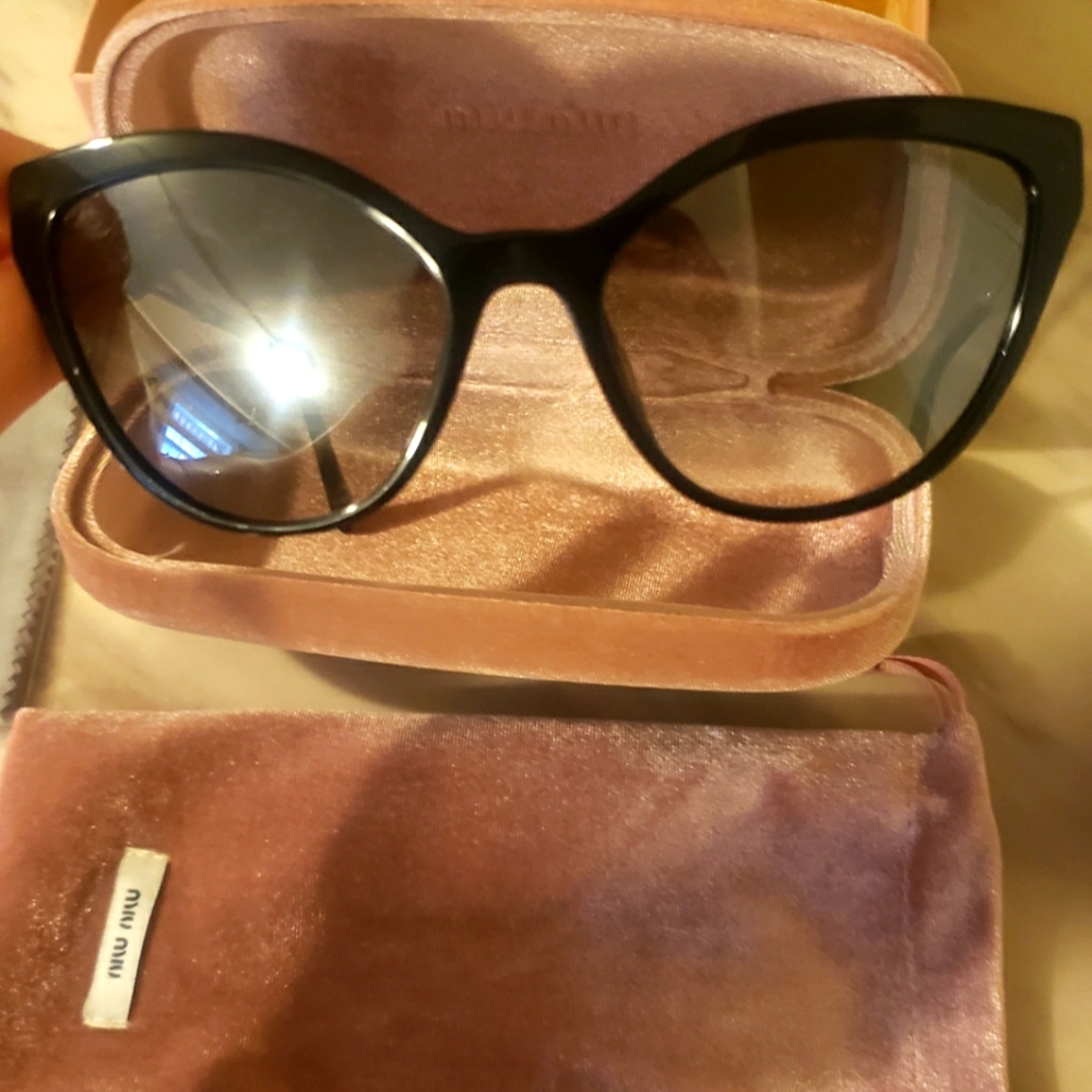 Miu miu cateye sunglasses 🕶